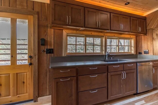 Foto del edificio - 550 N Gettys Creek Rd