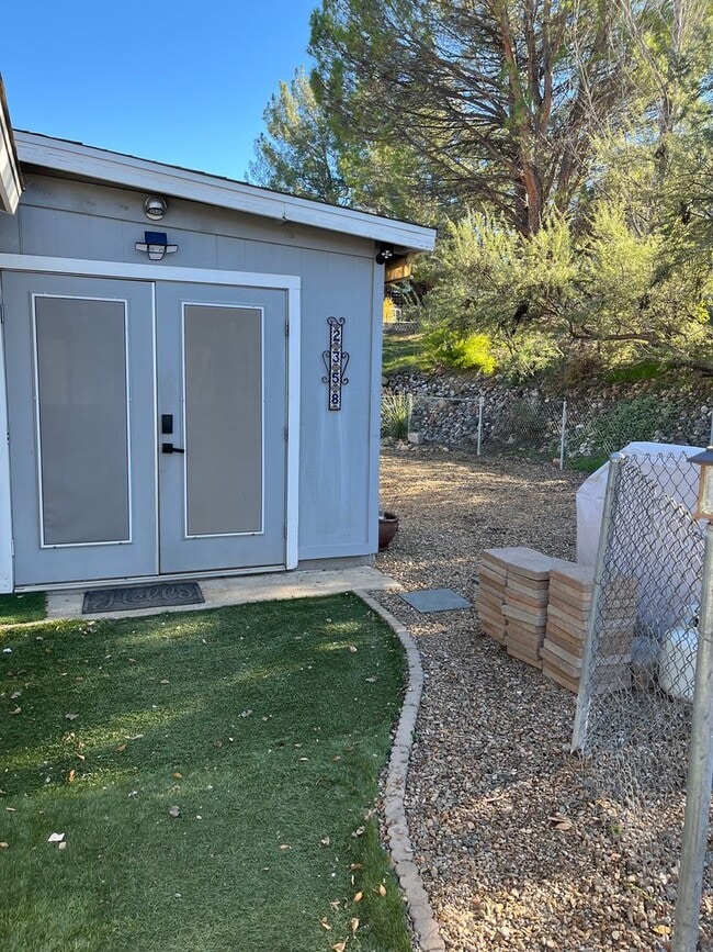 Foto del edificio - Modern, updated 3B/2B with fenced yard and sun room in Cottonwood