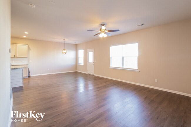 Building Photo - 495 Sanctuary Park Dr