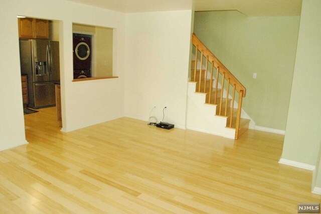 Building Photo - 558 Ridge Ln