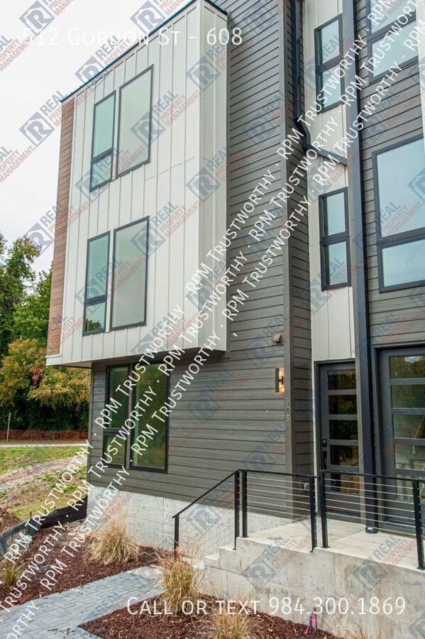 Building Photo - 512 Gordon St