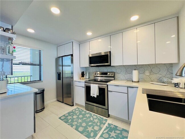 Building Photo - 4200 N Hwy A1A