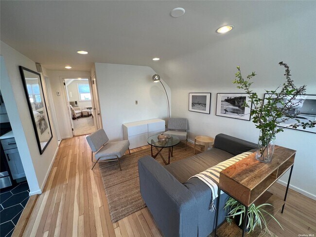 Foto del edificio - 545 E Park Ave