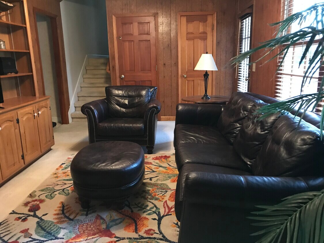 Primary Photo - 2507 Excalibur Dr SE