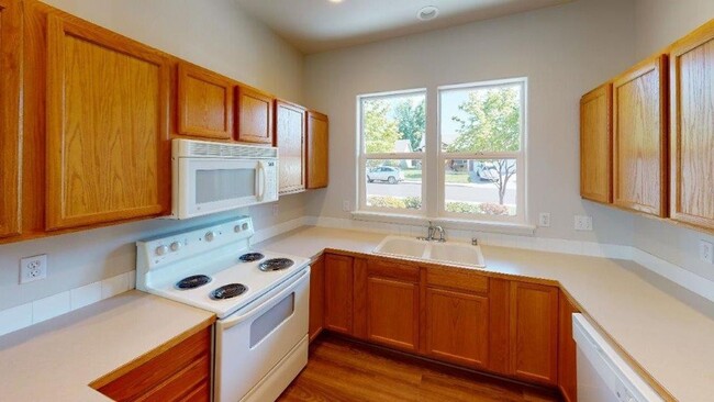 Building Photo - 1372 SE Newgate Dr