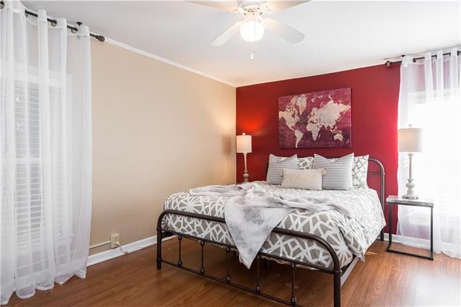 Building Photo - 889 Vedado Way NE