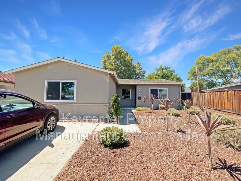 Primary Photo - 3115 Calzar Dr