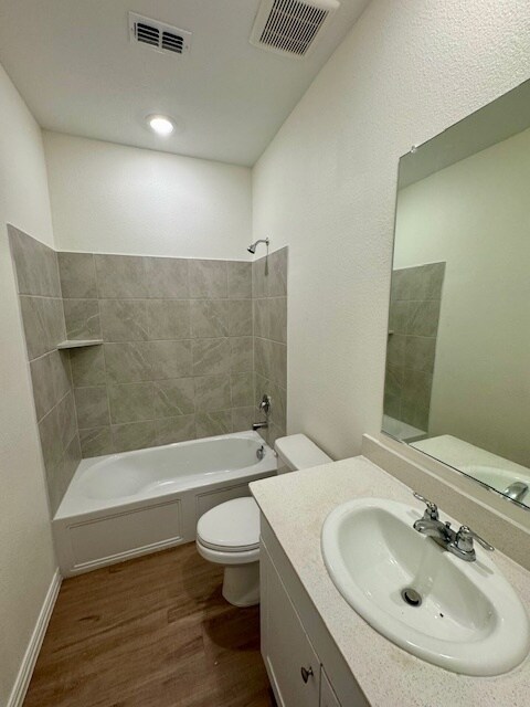 Foto del edificio - 5036 Waterway Dr