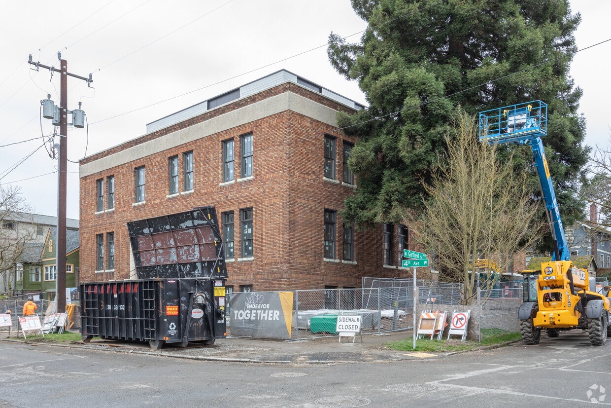 Primary Photo - Queen Anne Exchange
