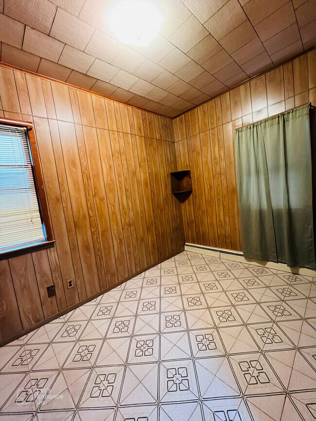 Building Photo - 303 Preakness Ave