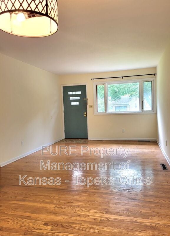 Building Photo - 4931 Appleton Ave