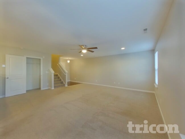 Building Photo - 10020 Portaferry Dr