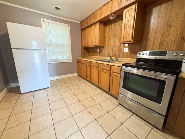 Building Photo - Italian Estates Property Management