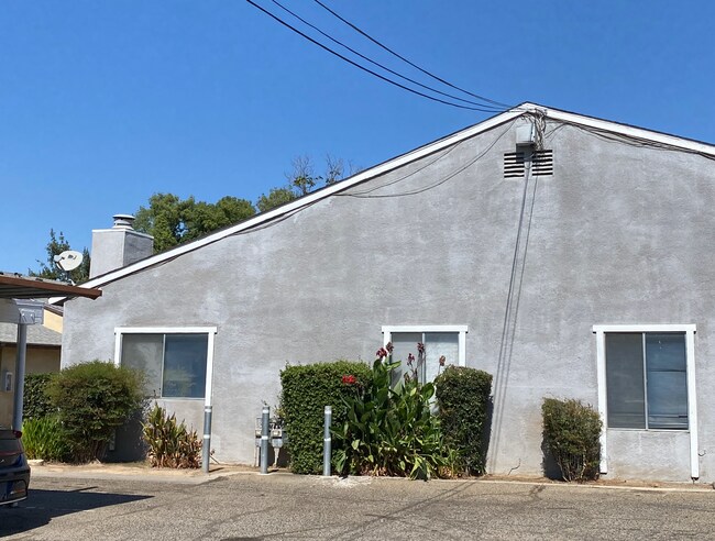 Building Photo - 1012 W Clinton Ave