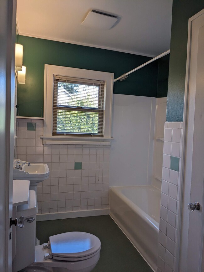 Baño - 2839 NW Upshur St