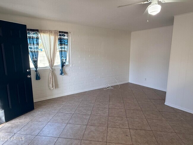 Foto del edificio - 1329 E Cinnabar Ave