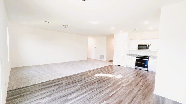 Foto del edificio - 6335 Highland Trl Dr