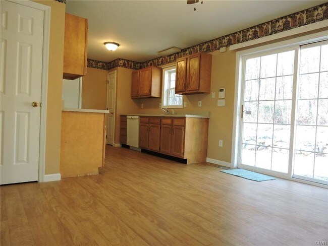 Building Photo - 211 Paw Paw Dr