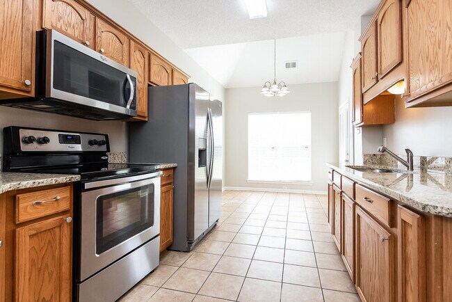 Foto del edificio - 5820 Lillian Bend Dr