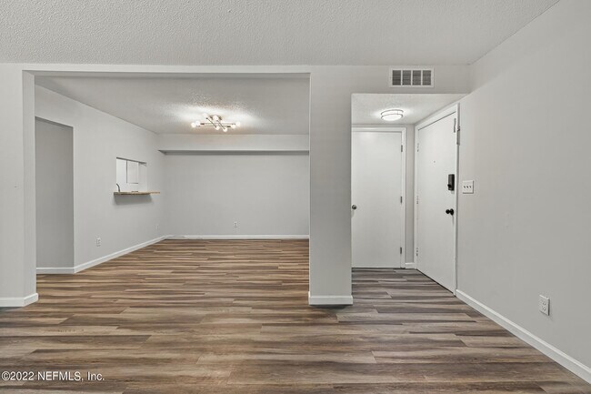 Foto del edificio - 3765 Crown Point Rd