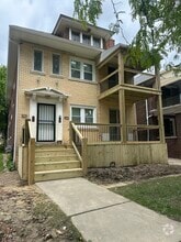 Building Photo - 2460 Gladstone St