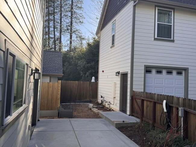 Building Photo - 230 Pello Ln