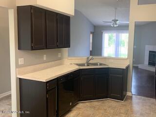 Foto del edificio - 7696 Enderby Ave E