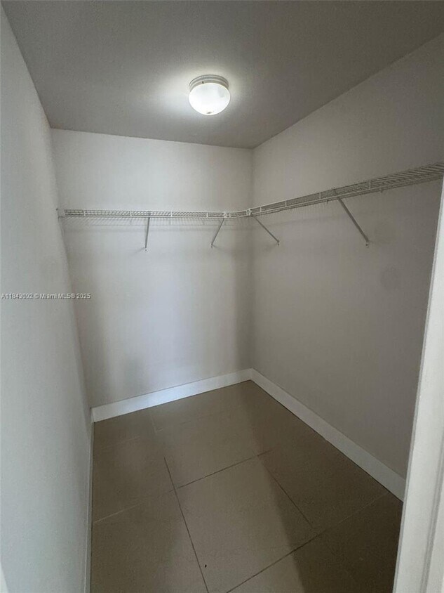 Foto del edificio - 2222 Van Buren St