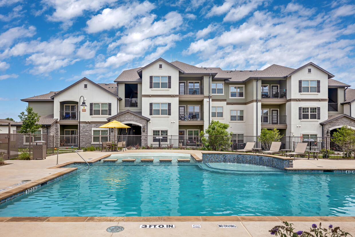 Foto principal - Cypress Creek at River Oaks Apartment Homes