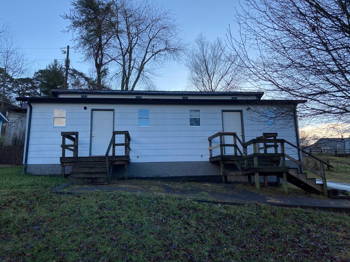 Duplex apartment - 326 London Ave