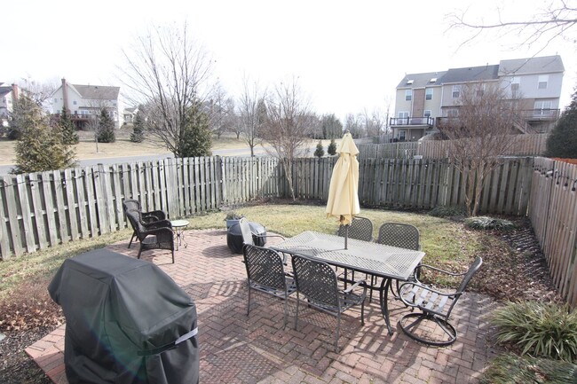 Foto del edificio - Lovely 3 BR End Unit in Kincaid Forest!