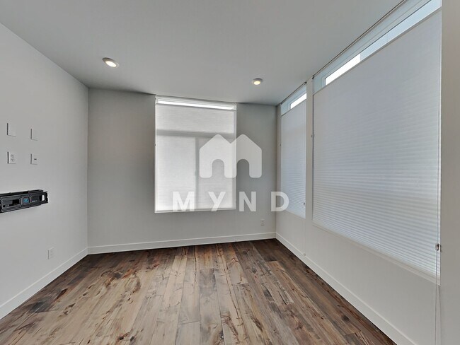 Building Photo - 3933 S Brandon St Unit A