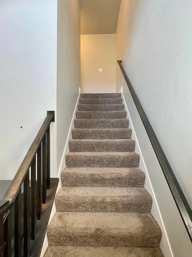 Building Photo - 5568 Rokeby Ln