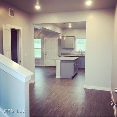 Building Photo - 4750 Travertine