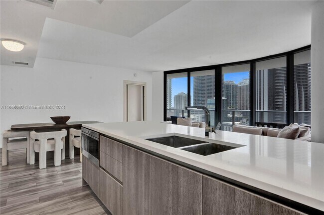 Building Photo - 801 S Miami Ave