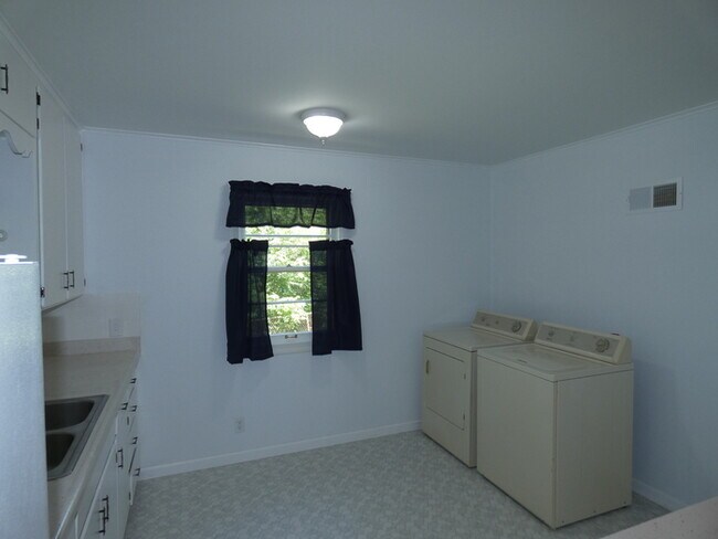 Building Photo - 8108 MO-9