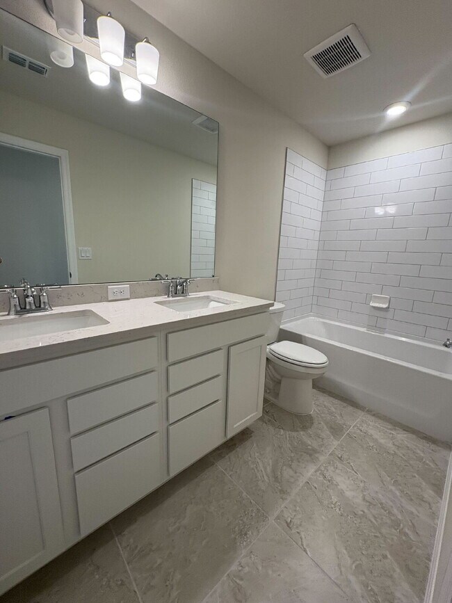 Building Photo - Live Large in Winter Garden: Modern 4-Bedroom Townhouse Haven