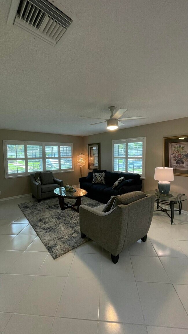 Building Photo - 10140 44th Ct S