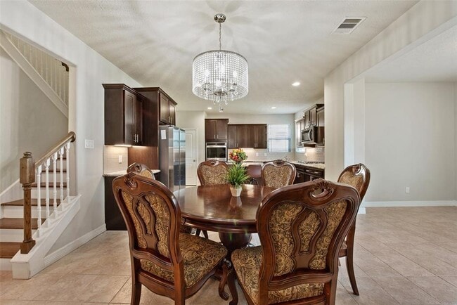 Building Photo - 14519 Meadowlands Dr