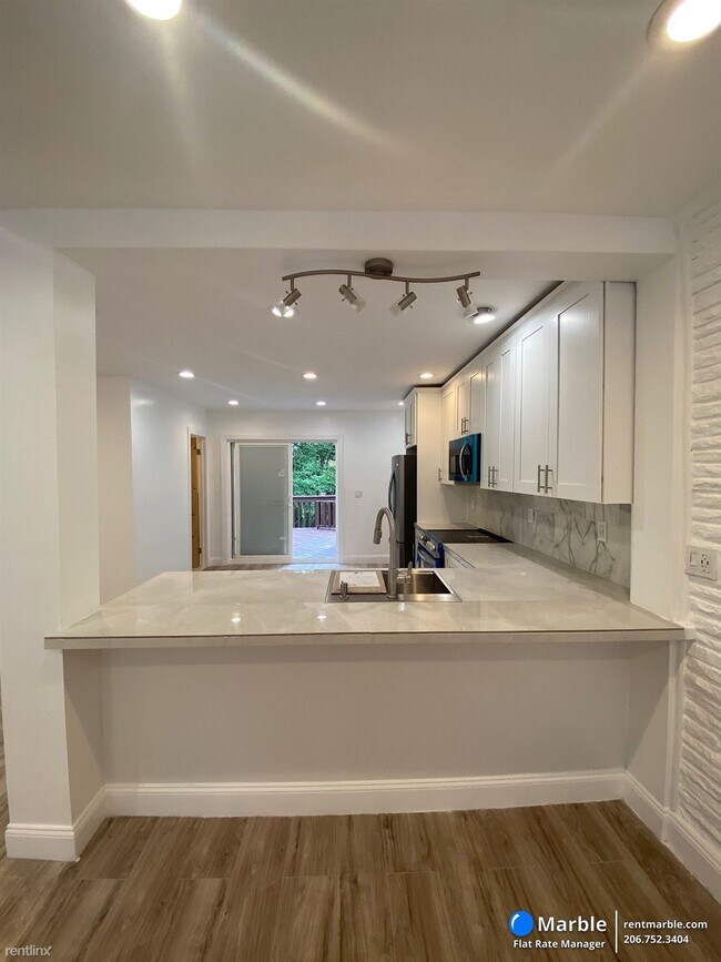 Building Photo - 2 br, 2 bath House - 403 N 8th Street #1