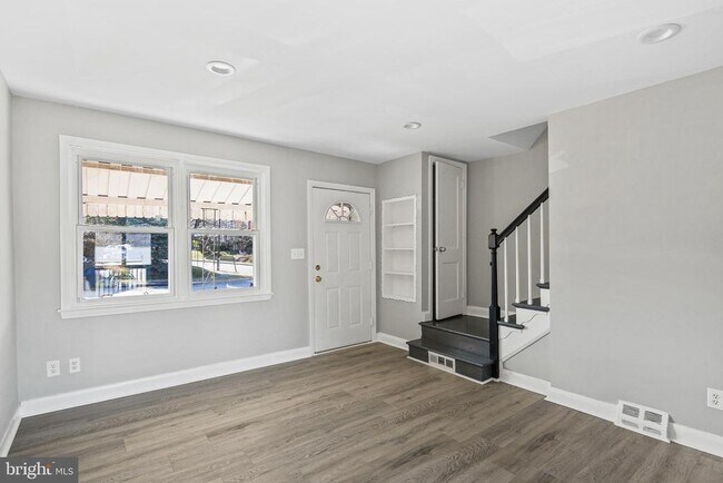 Foto del edificio - 165 Hampshire Rd