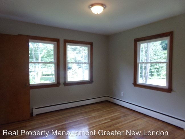 Building Photo - 3 br, 2 bath House - 7 Meadow Dr