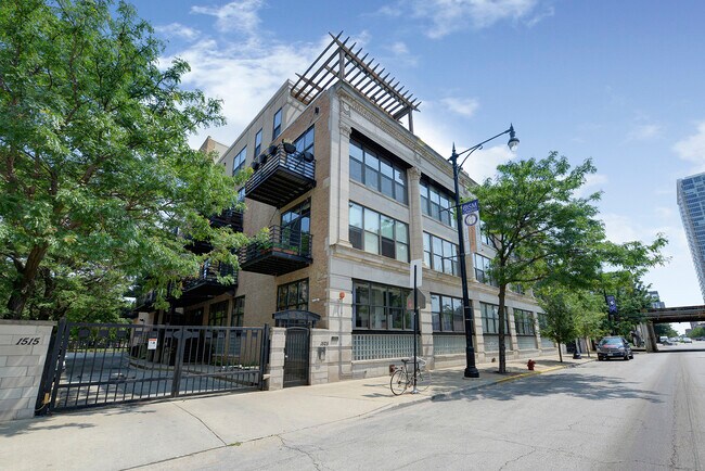 Exterior Front - 1525 S Michigan Ave