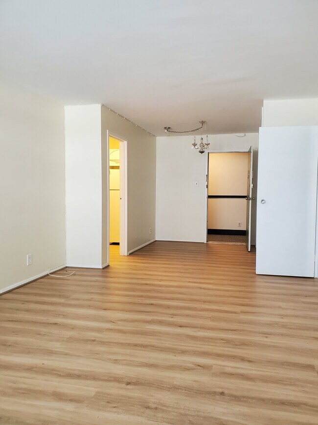 Foto del edificio - 2401 H St NW