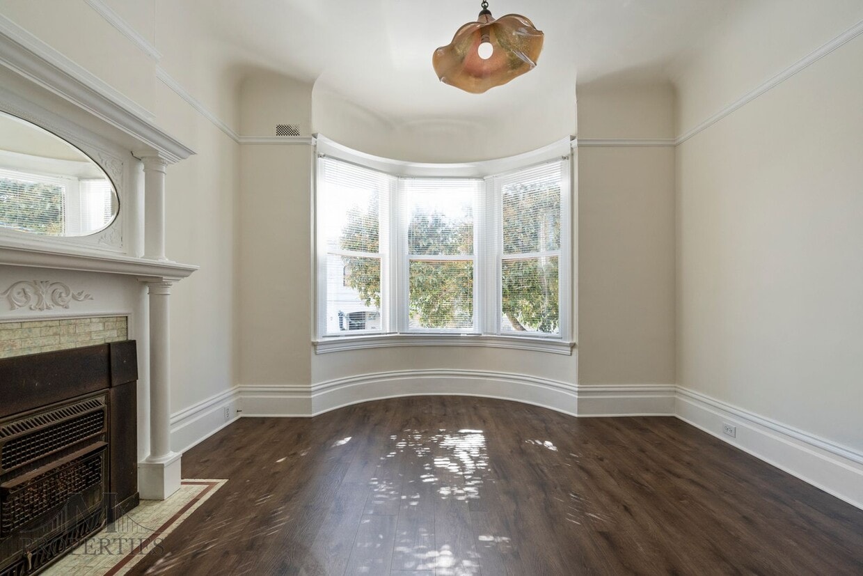 Primary Photo - Updated Edwardian Style Noe Valley Flat - ...
