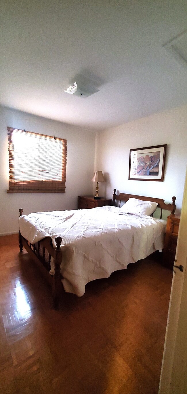 Master BR - 1451 N Kilbright Ave