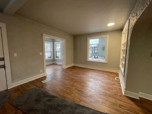 Foto del edificio - Four Bedroom Home