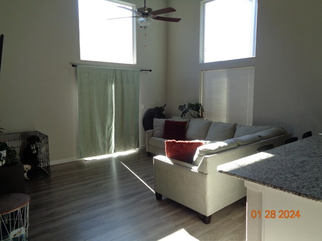 Foto del edificio - Great neighborhood! with open space and wa...