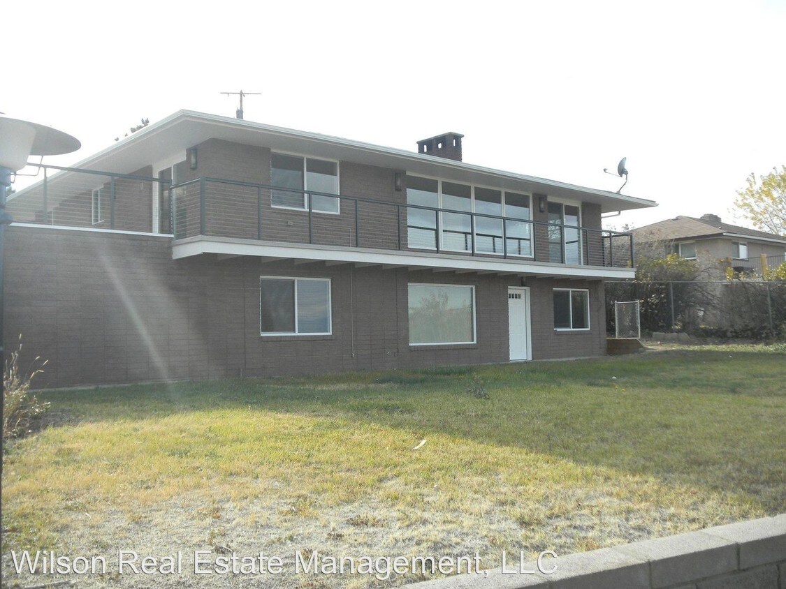 Foto principal - 704 Hillside Dr