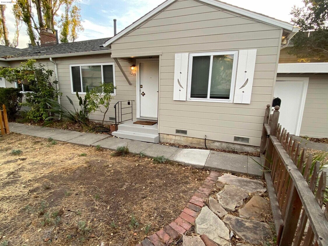 Primary Photo - 1219 Santa Fe Ave